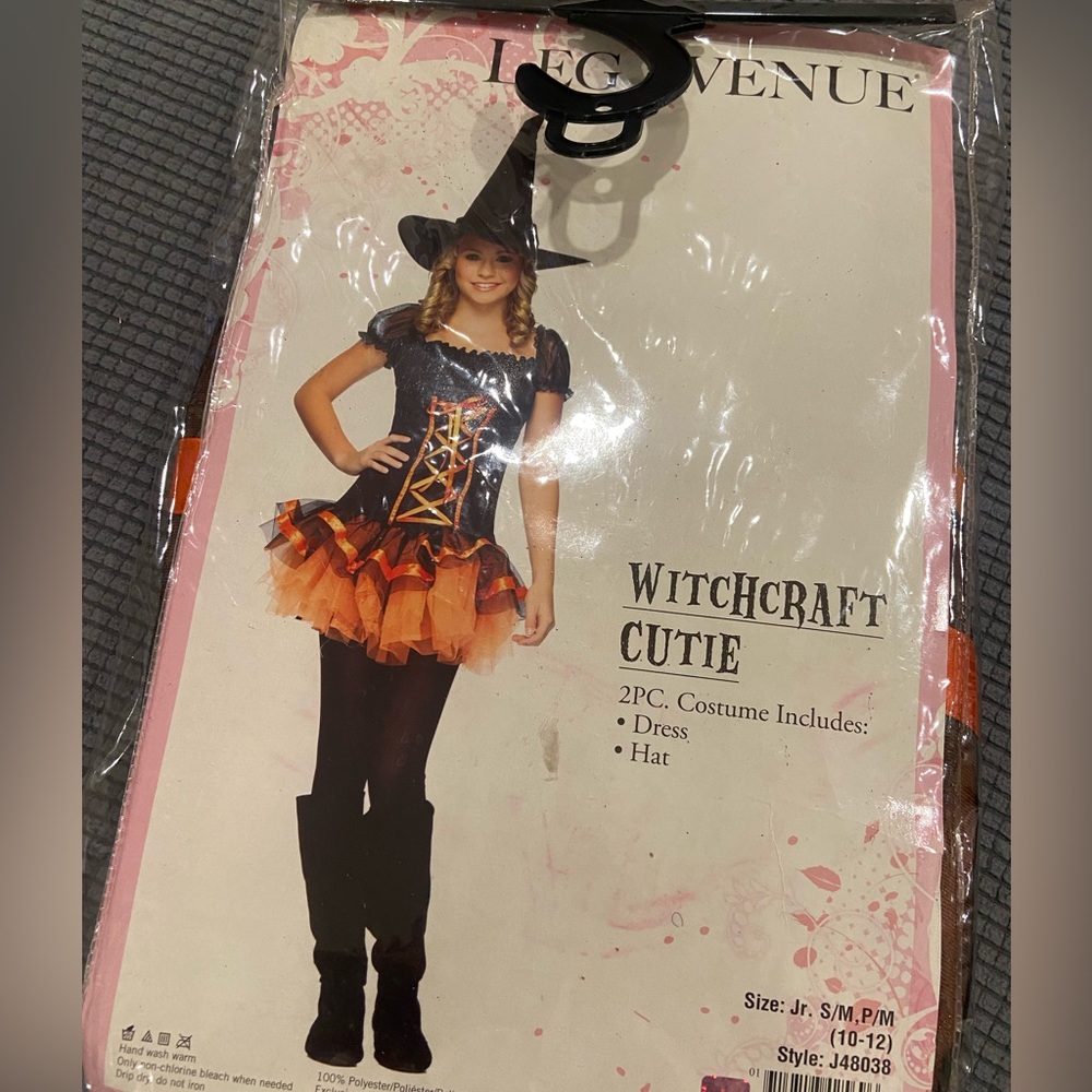 Girls witch Halloween costume